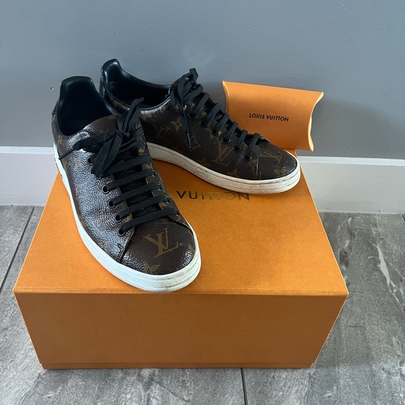 Authentic Louis vitton shoes - Picture 4 of 5